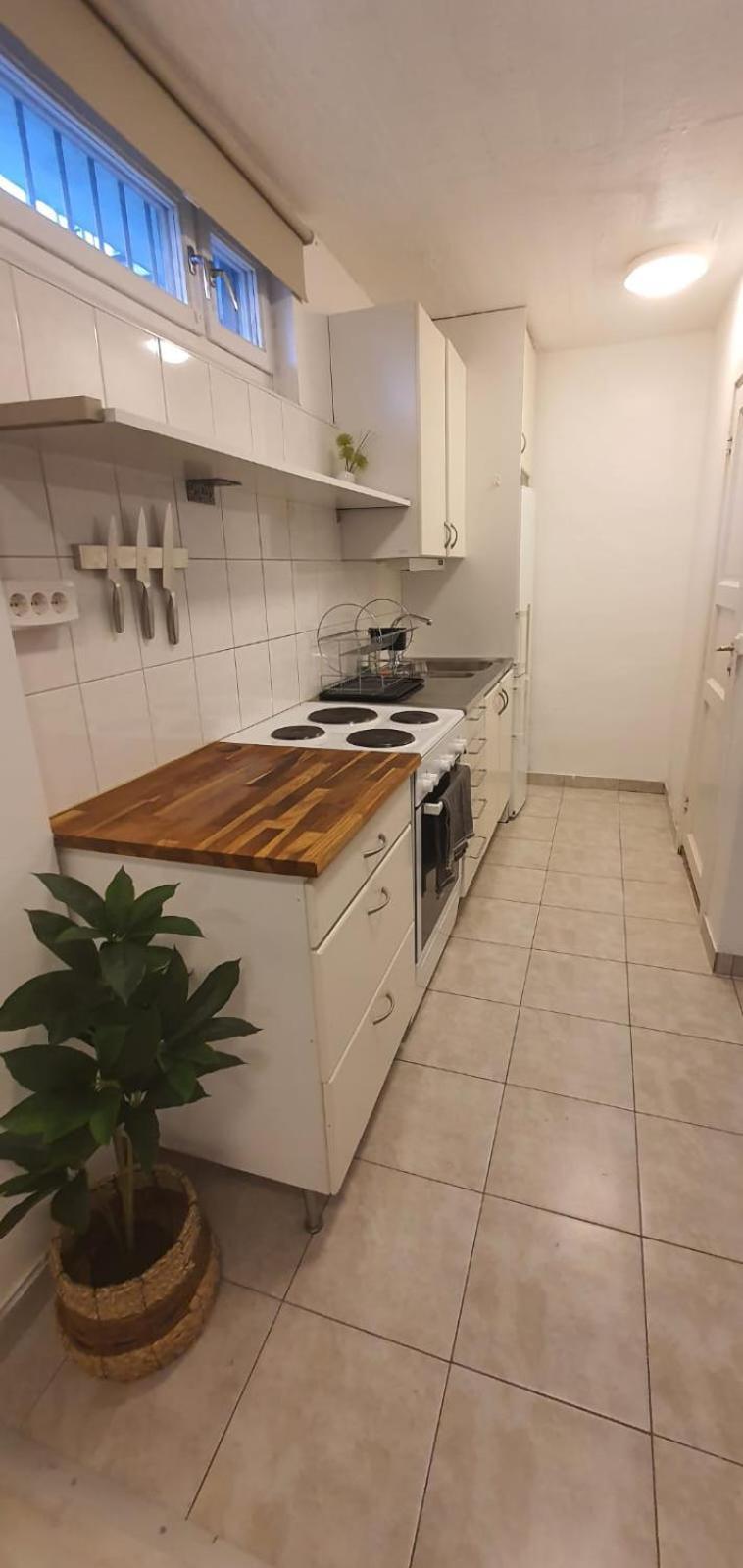 Beautiful Basement Apartment, Very Private And Close To The Metro Estocolmo Exterior foto