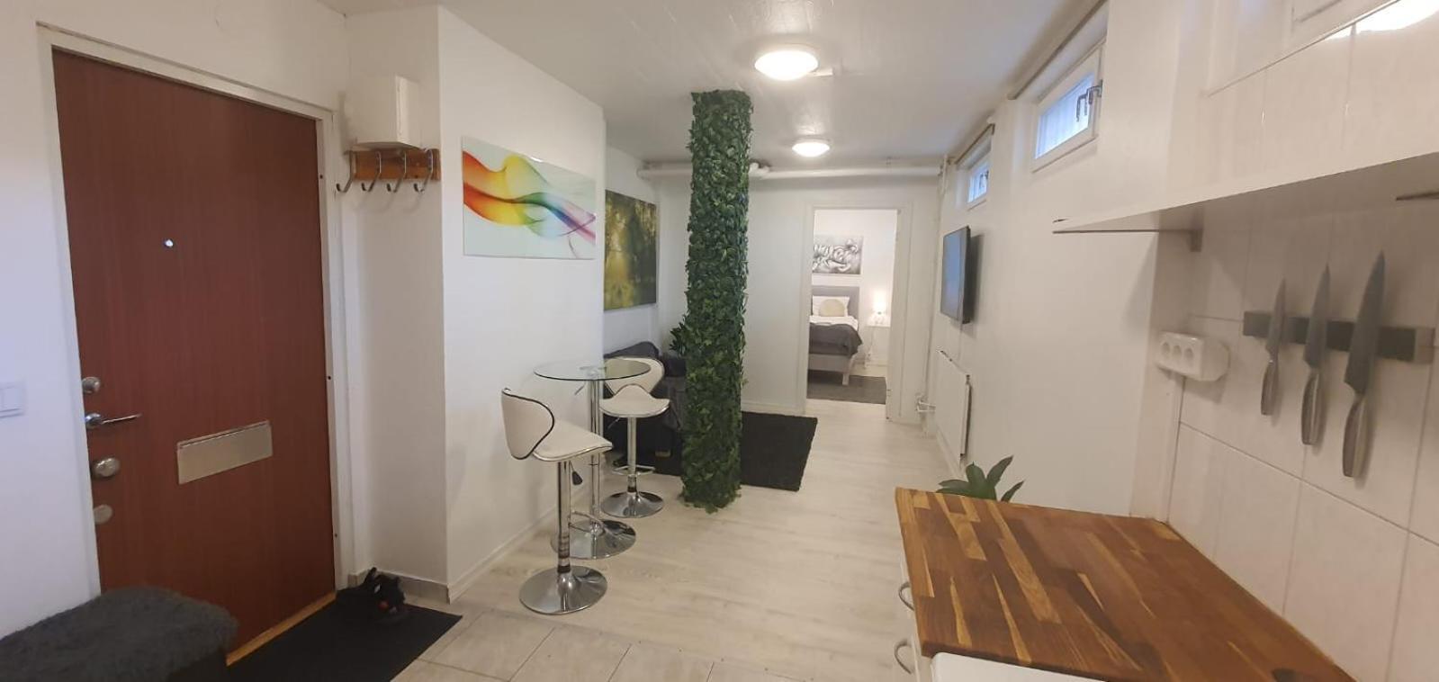 Beautiful Basement Apartment, Very Private And Close To The Metro Estocolmo Exterior foto