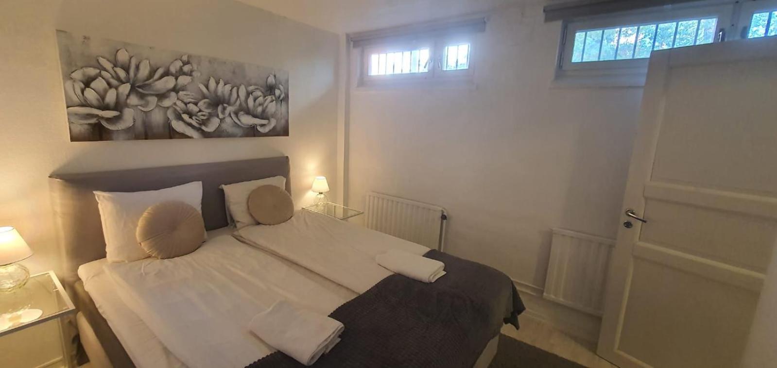 Beautiful Basement Apartment, Very Private And Close To The Metro Estocolmo Exterior foto